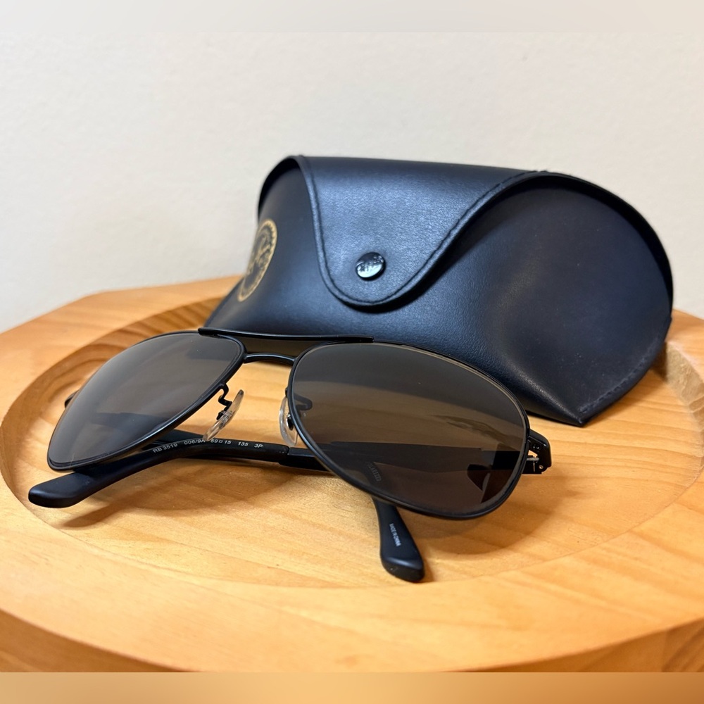 Ray-Ban Black Aviator Sunglasses with Case